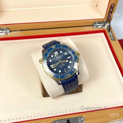 High Quality Replica OMEGA Seamaster 300 Different Straps (316 Stainless Steel/Silicone) Blue Wavy Ceramic Face Dial Blue Ceramic Bezel Stainless Steel Case Watch 42mm